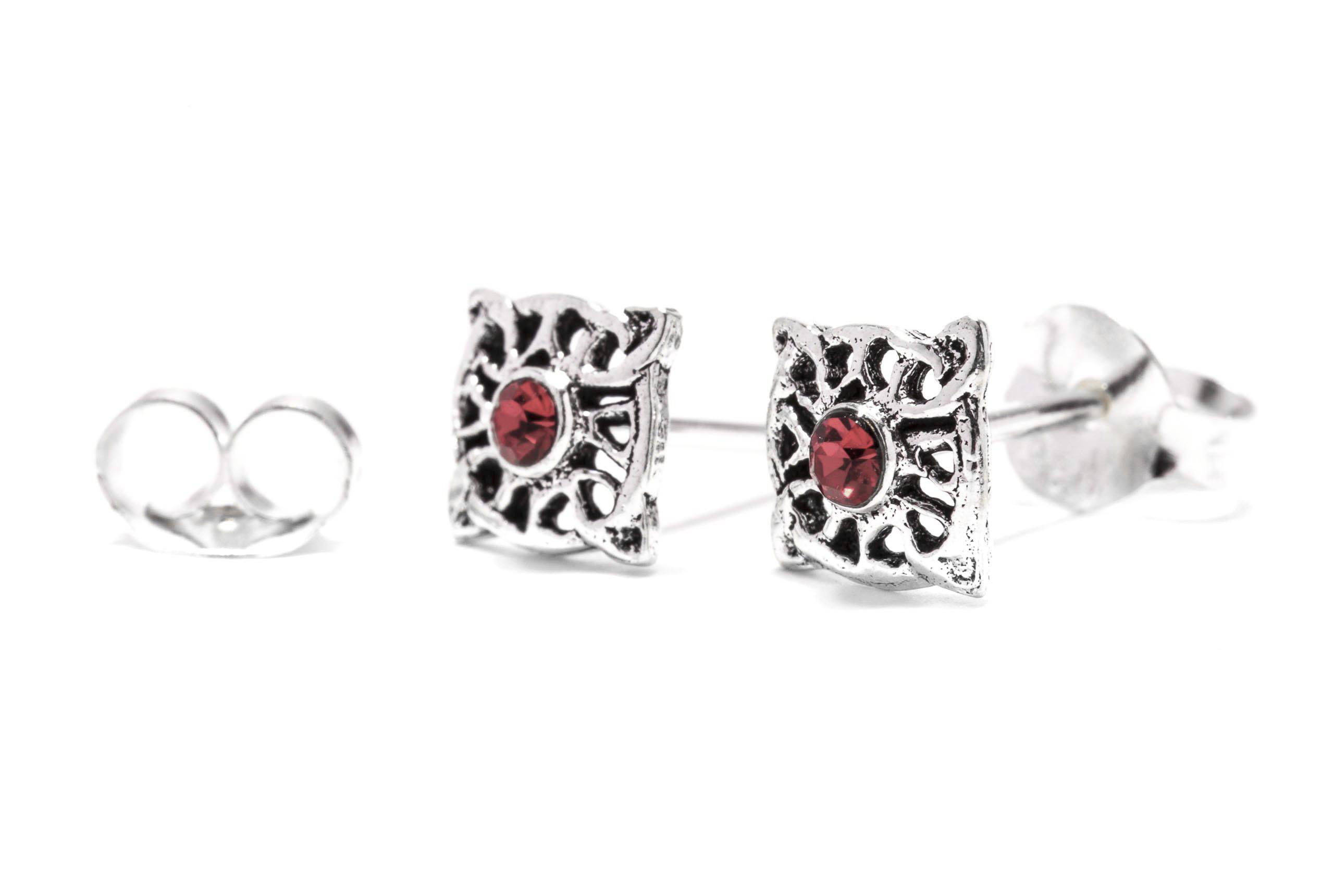 Ear studs Celtic knot with red stone Ø 7 mm silver - ost72-2
