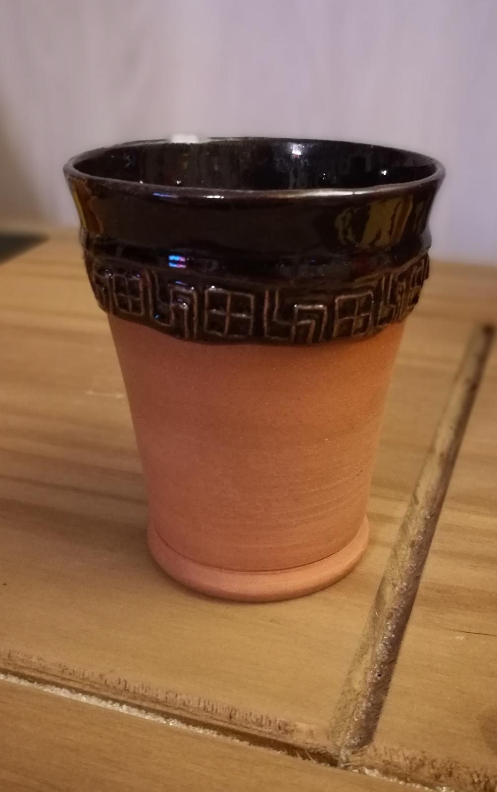 Trinkbecher "Swastika" - handgetöpfert - circa 0,2 l